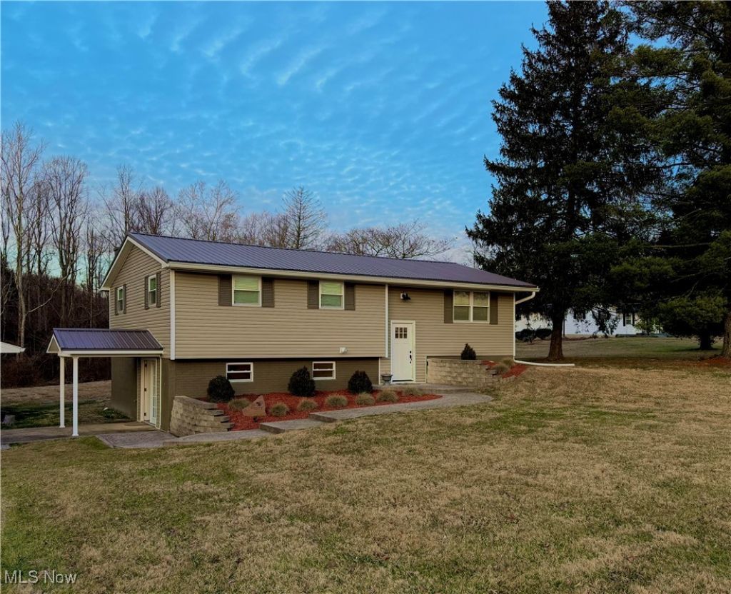 2053 Mcgill Road, Belpre, OH 45714 Main Photo