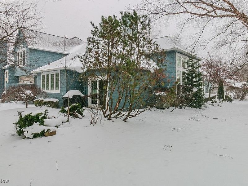 26 Haskell Drive, Bratenahl, OH 44108 Photo 2