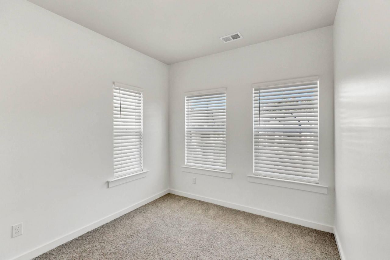 236 Somerset Acres Drive Photo 12