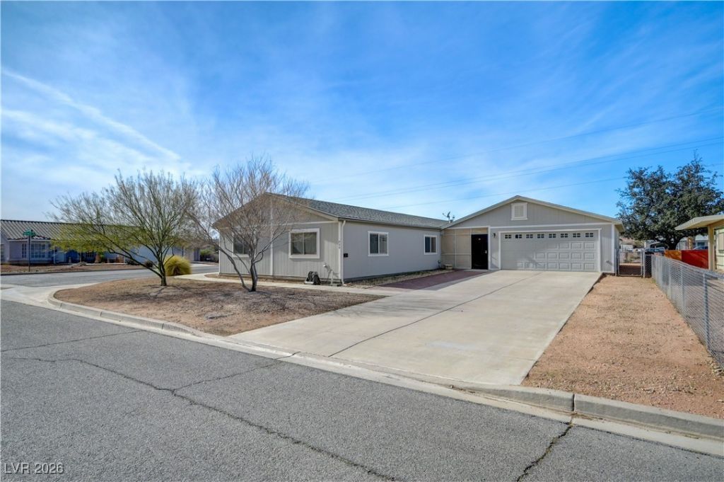 729 Lillian Condie Road, Overton, NV 89040 Main Photo