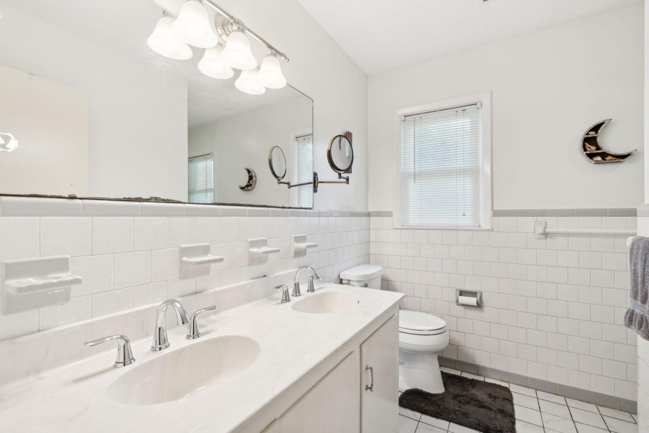 1764 Lady Ashley Street Photo 21