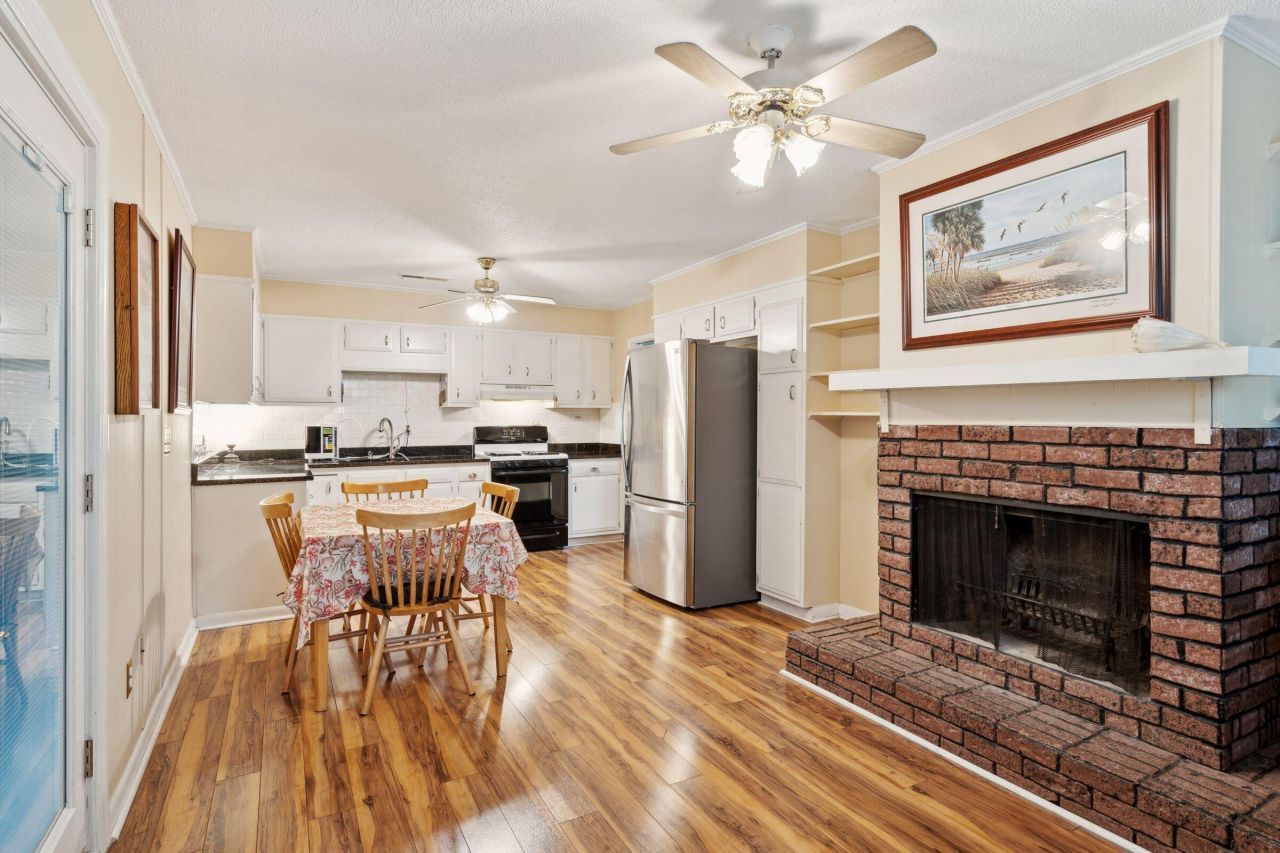 1764 Lady Ashley Street Photo 7