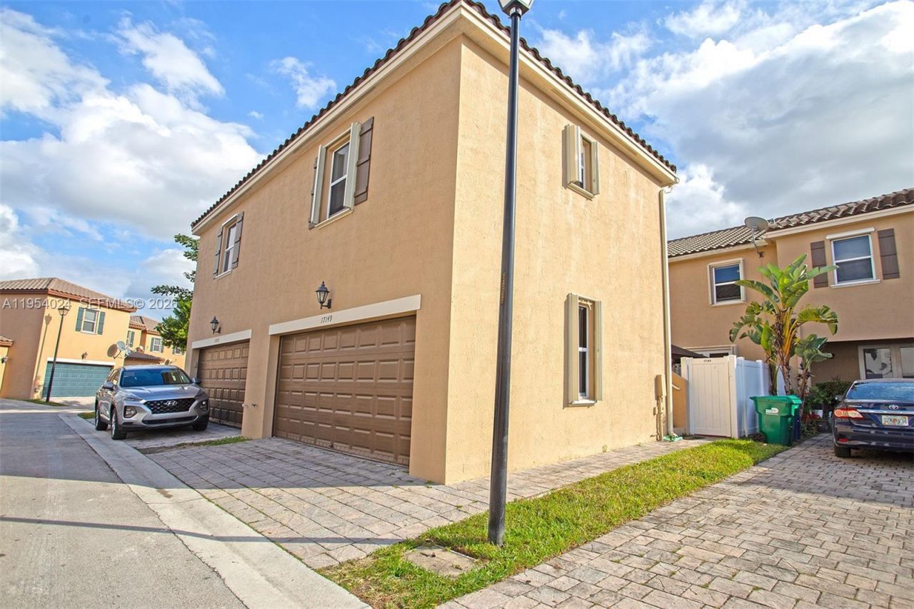 17149 SW 94th St, Miami, FL 33196 Photo