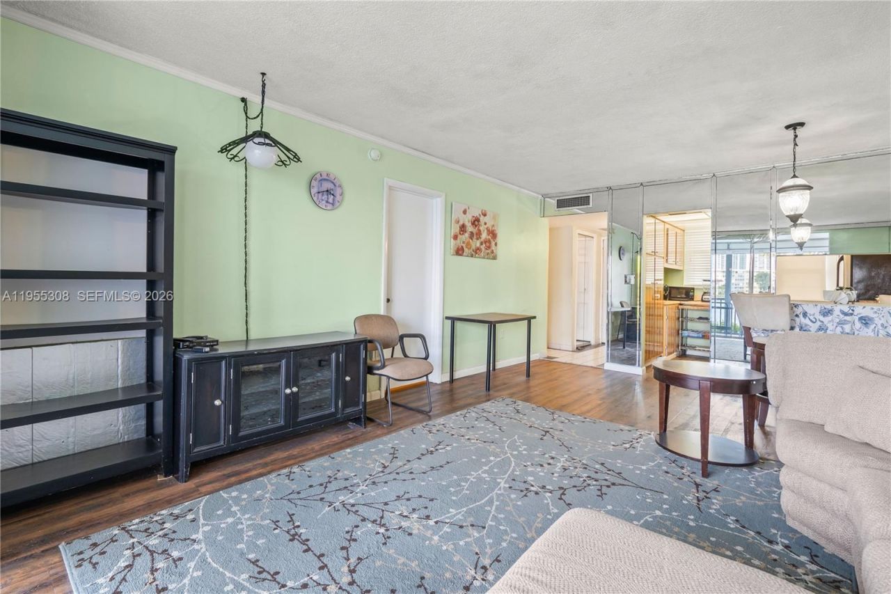 2861 Leonard Dr, Unit F208, Aventura, FL 33160 Photo