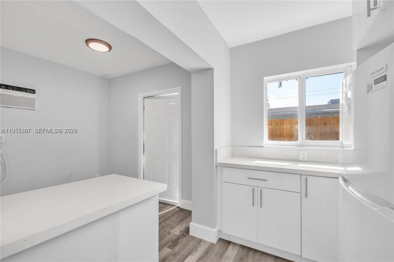 2729 SW 18th St , Unit 2, Miami, FL 33145 Photo