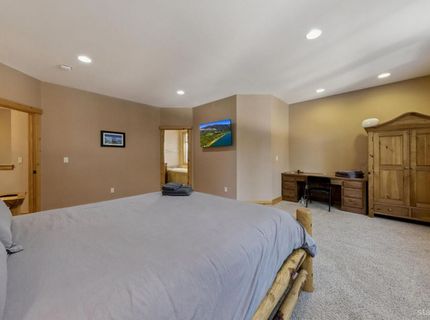 1721 Nadowa Street, South Lake Tahoe, CA 96150 Photo