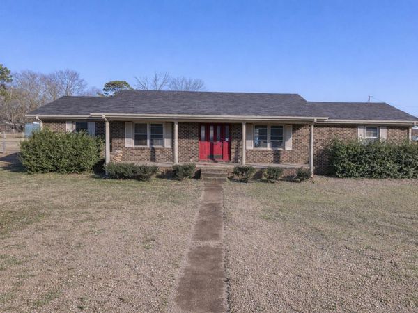 302 Mary Lee Dr, Florence, AL