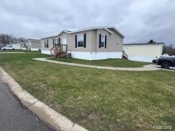 16678 Lakewood Drive, Groveland Twp, MI 48442
