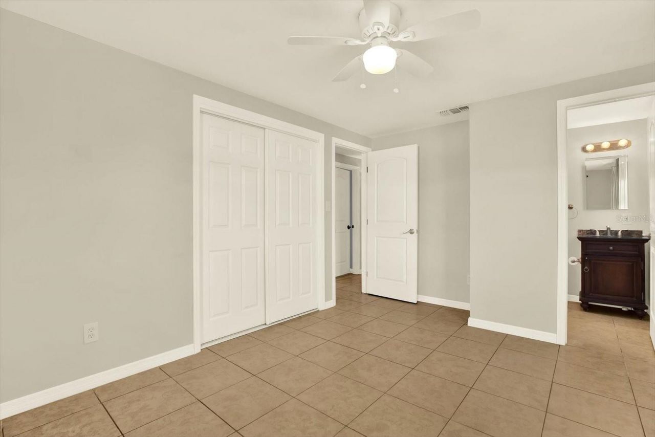 11404 N 52nd Street, Tampa, FL 33617 Photo