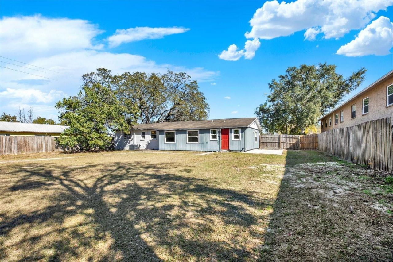 11404 N 52nd Street, Tampa, FL 33617 Photo