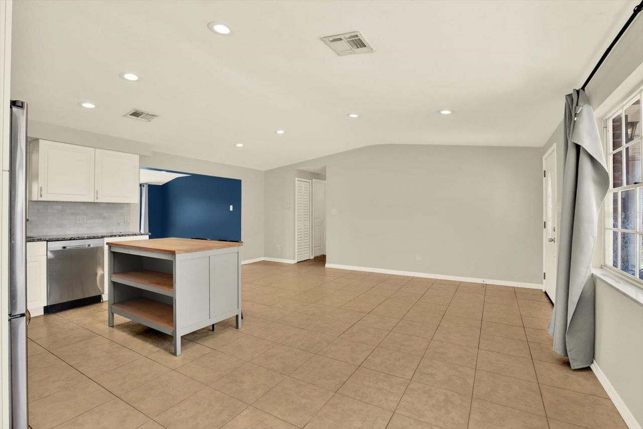 11404 N 52nd Street, Tampa, FL 33617 Photo