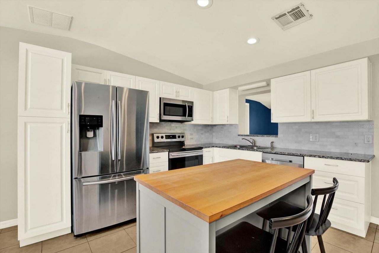 11404 N 52nd Street, Tampa, FL 33617 Photo