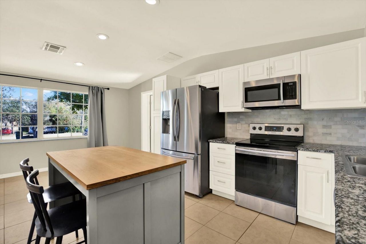 11404 N 52nd Street, Tampa, FL 33617 Photo