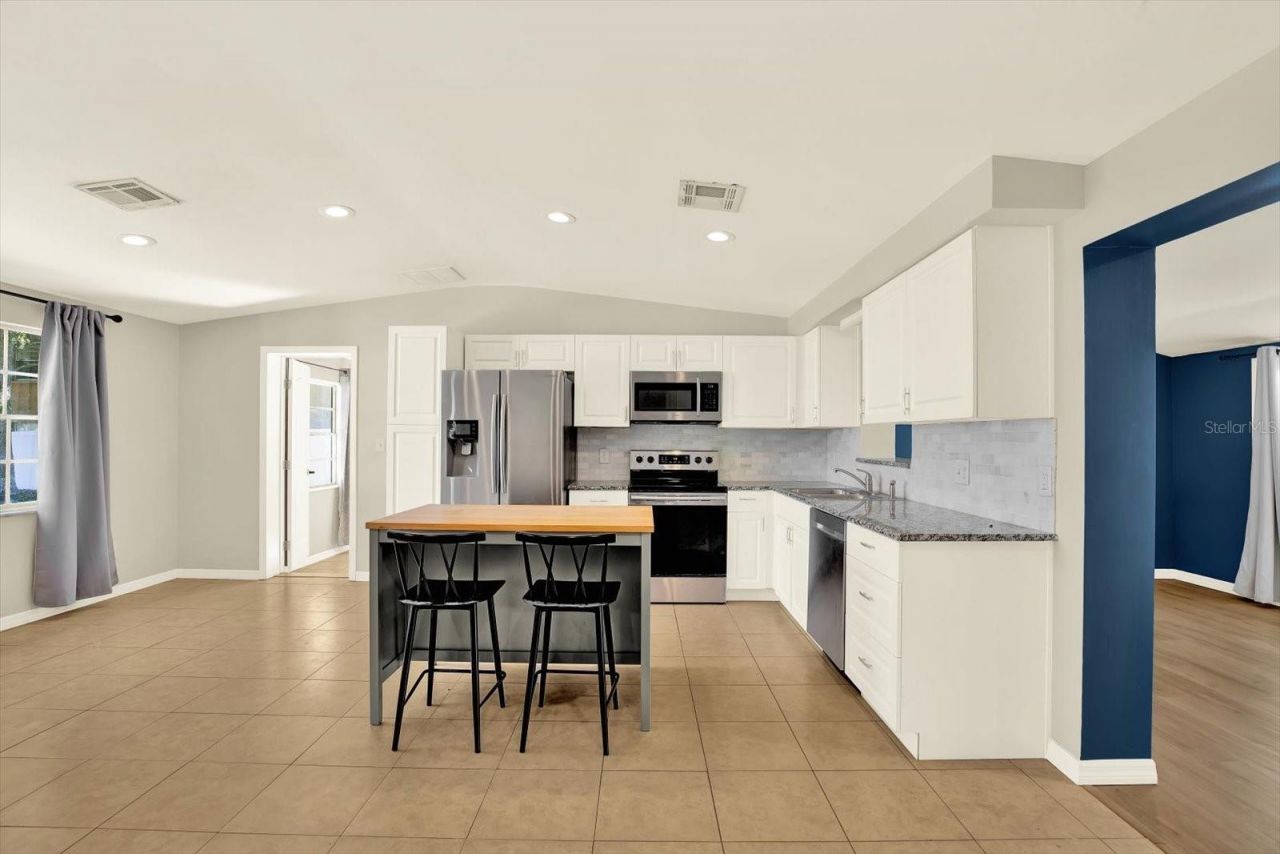 11404 N 52nd Street, Tampa, FL 33617 Photo