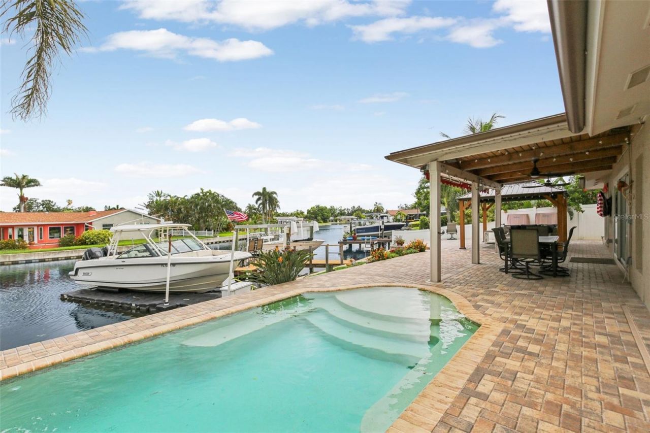 5036 Dover Street Ne, Saint Petersburg, FL 33703 Photo