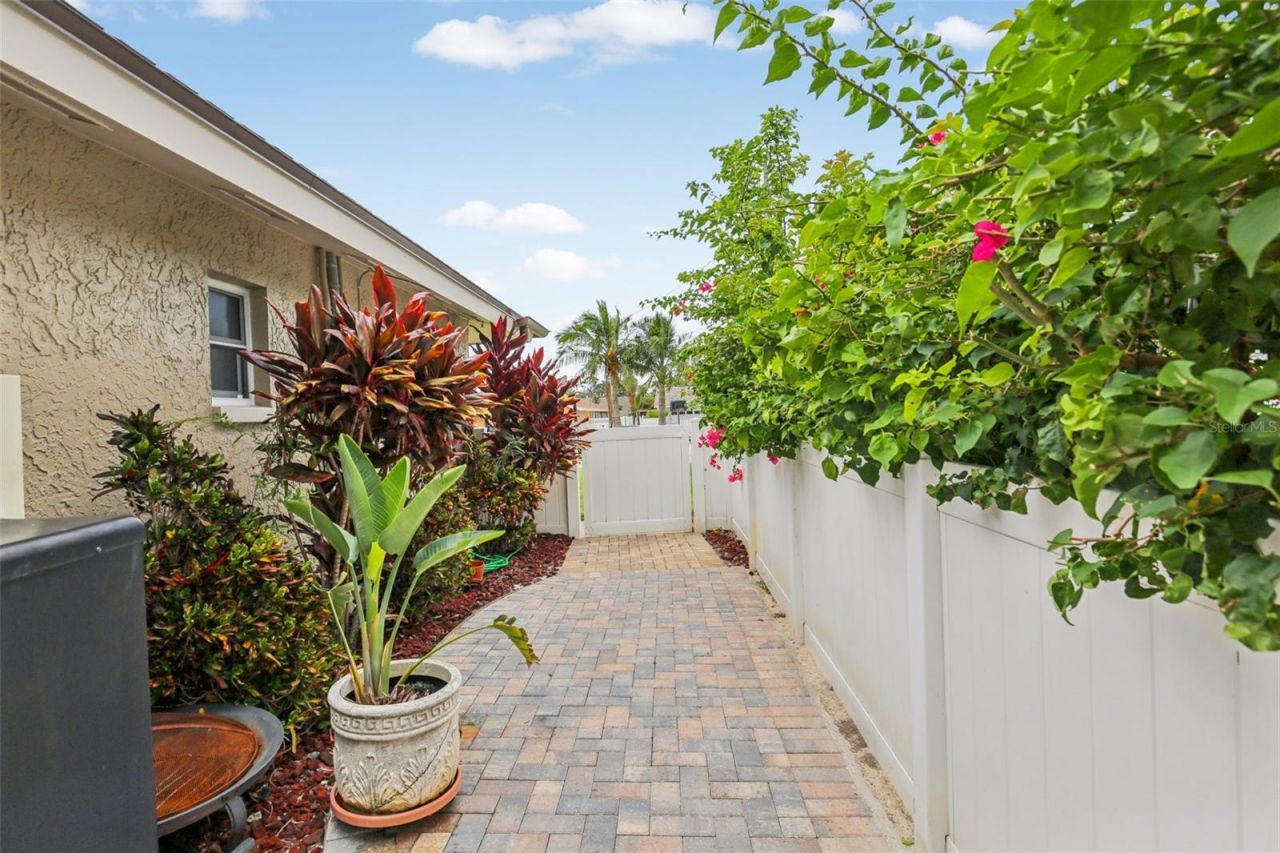 5036 Dover Street Ne, Saint Petersburg, FL 33703 Photo