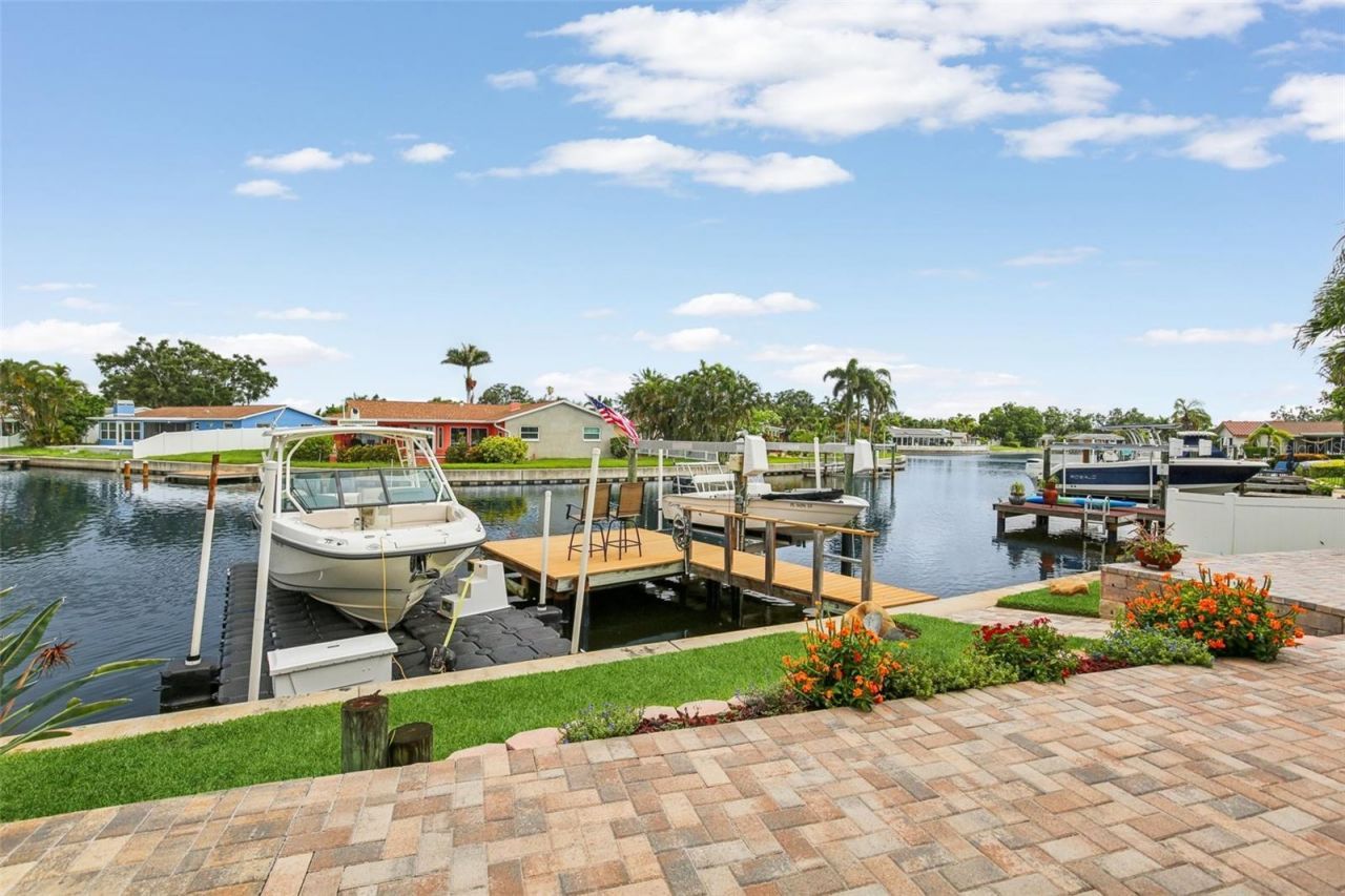 5036 Dover Street Ne, Saint Petersburg, FL 33703 Photo