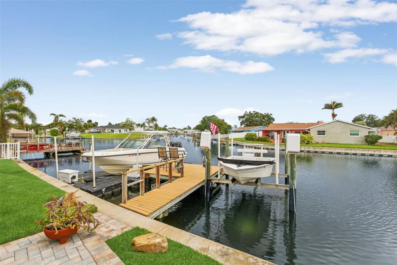 5036 Dover Street Ne, Saint Petersburg, FL 33703 Photo