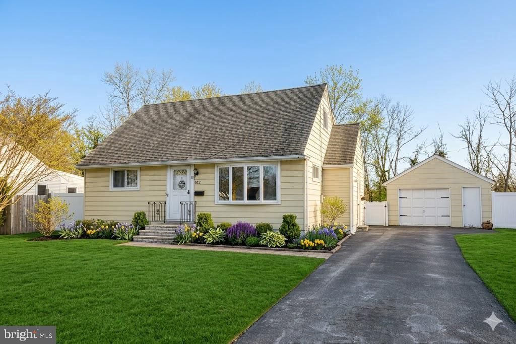 82 Charles Bossert Drive, Bordentown, NJ 08505 Main Photo