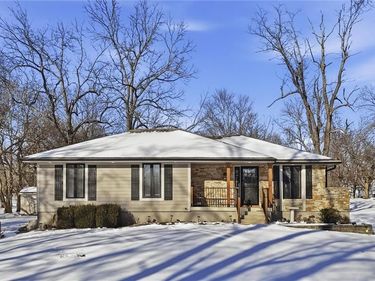 305 12th Avenue, Greenwood, MO 64034