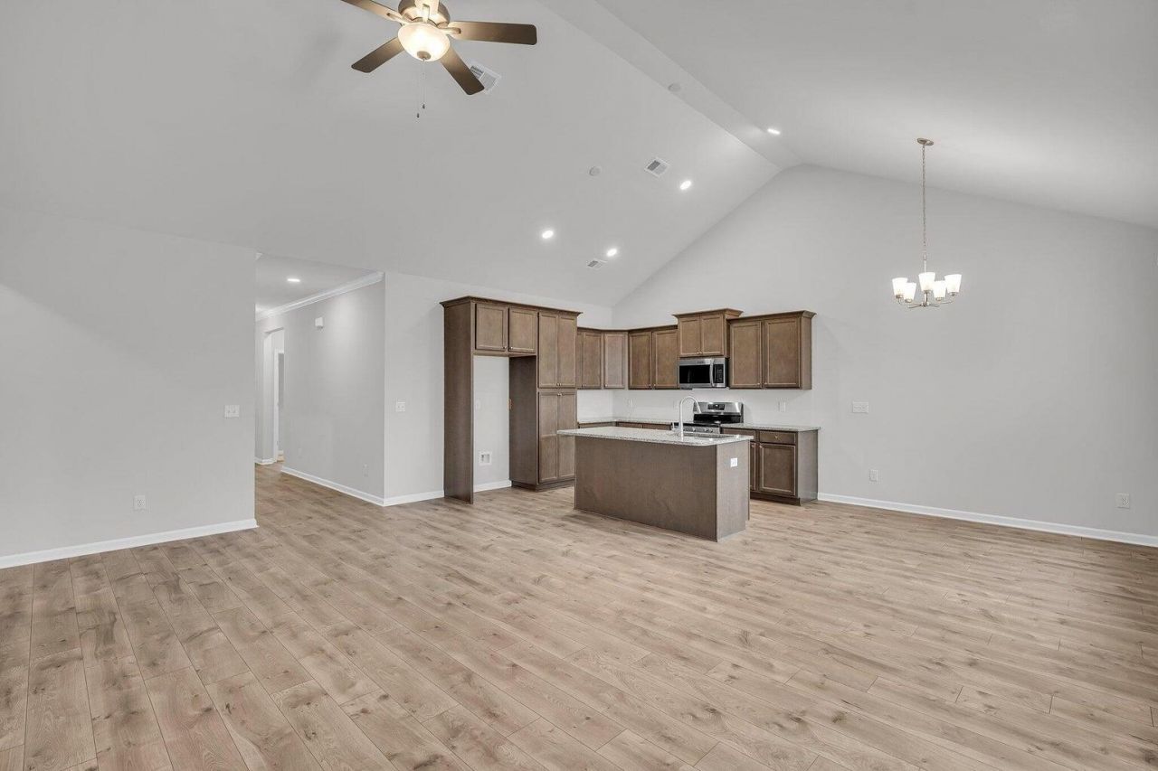 802 Abbey Gardens Lane Photo 4