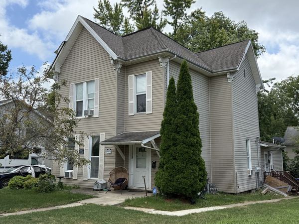 810 W Market Street, Bloomington, IL 61701