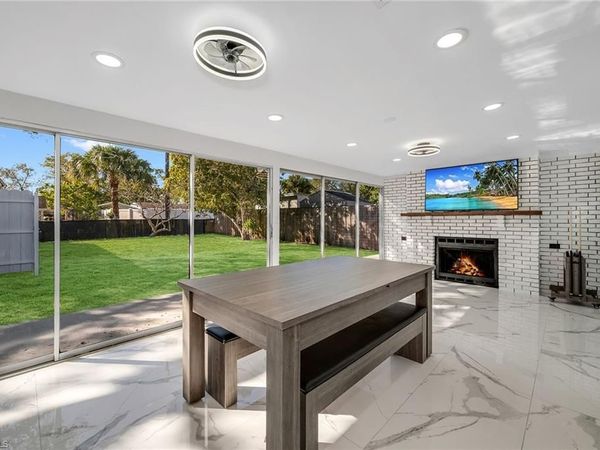 3954 Coconut CIR N, NAPLES, FL 34104