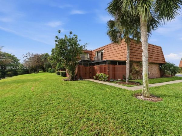 1172 SW 118th Ter, Davie, FL 33325