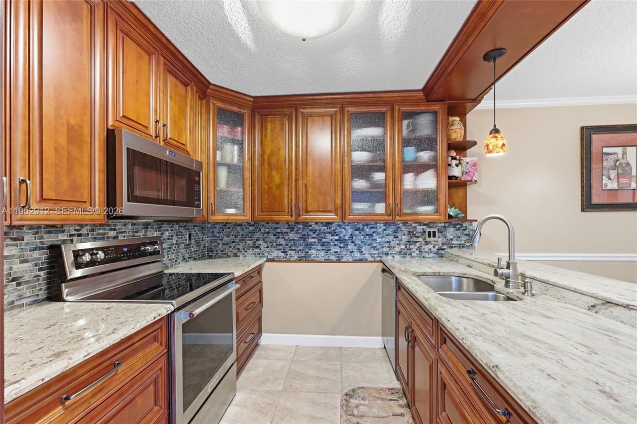 1172 SW 118th Ter, Davie, FL 33325 Photo