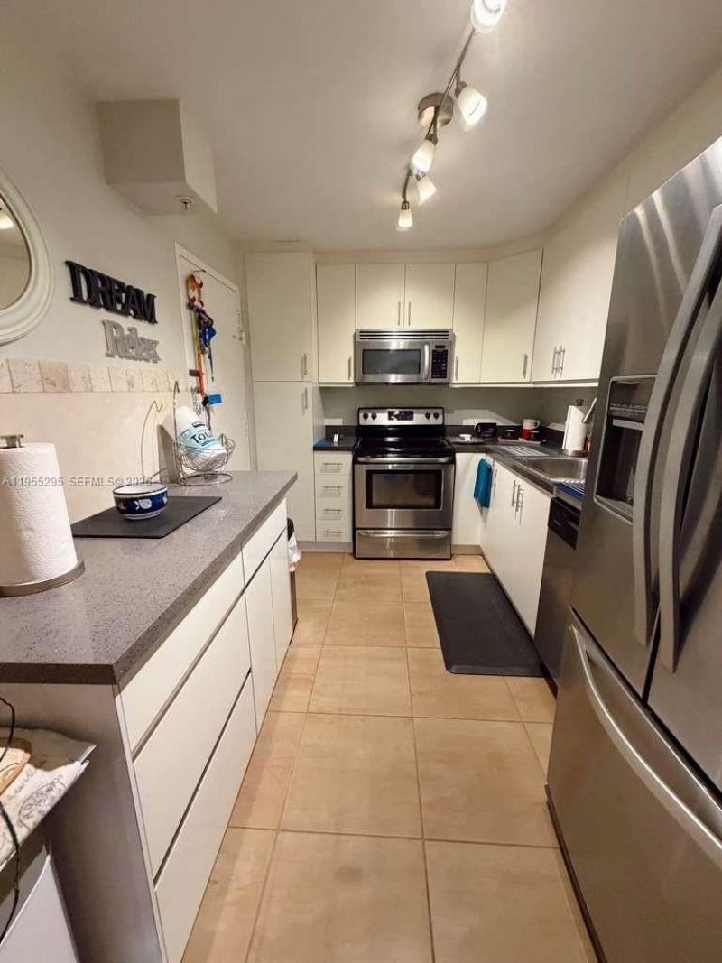 400 Kings Point Dr, Unit 625, Sunny Isles Beach, FL 33160 Main Photo