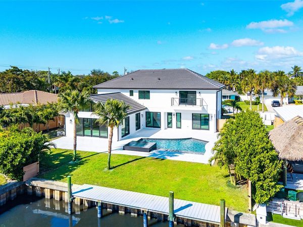 8 Leeward Circle, Jupiter, FL 33469