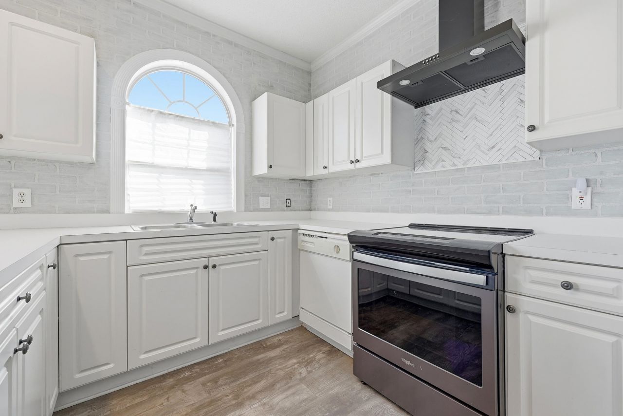 4251 Hibiscus Dr. Photo 11