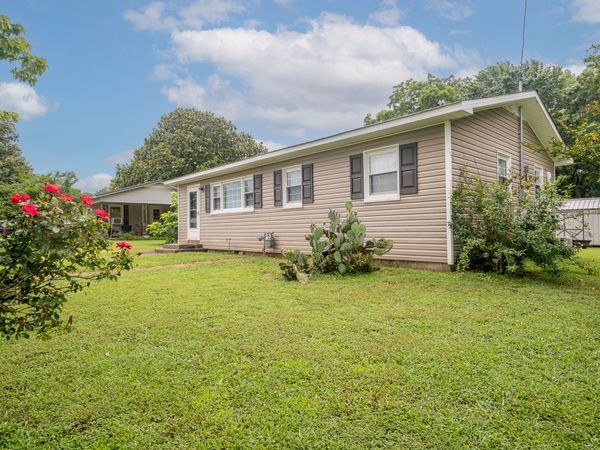 502 N Main St , Loretto, TN 38469