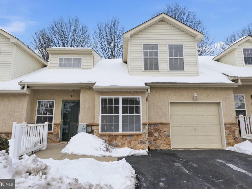 41 Stuart Dr, East Norriton, PA 19401 Main Photo