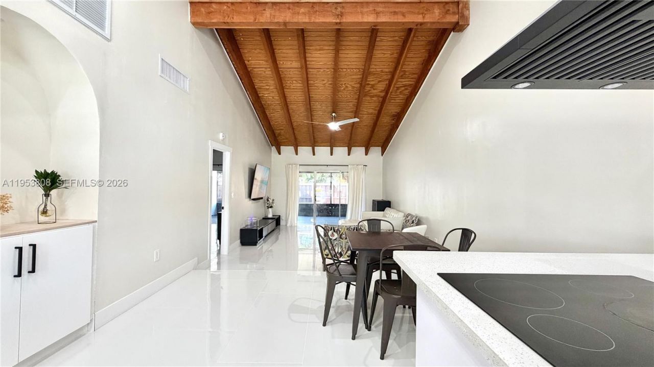 10271 Oleander Ct, Pembroke Pines, FL 33026 Photo