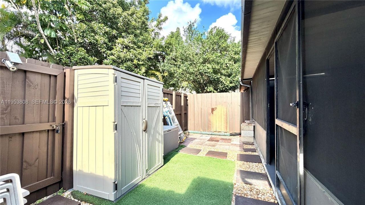 10271 Oleander Ct, Pembroke Pines, FL 33026 Photo