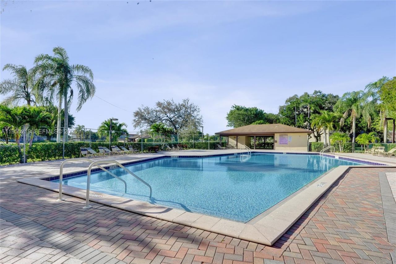 900 SW 128th Ave, Unit 103D, Pembroke Pines, FL 33027 Photo