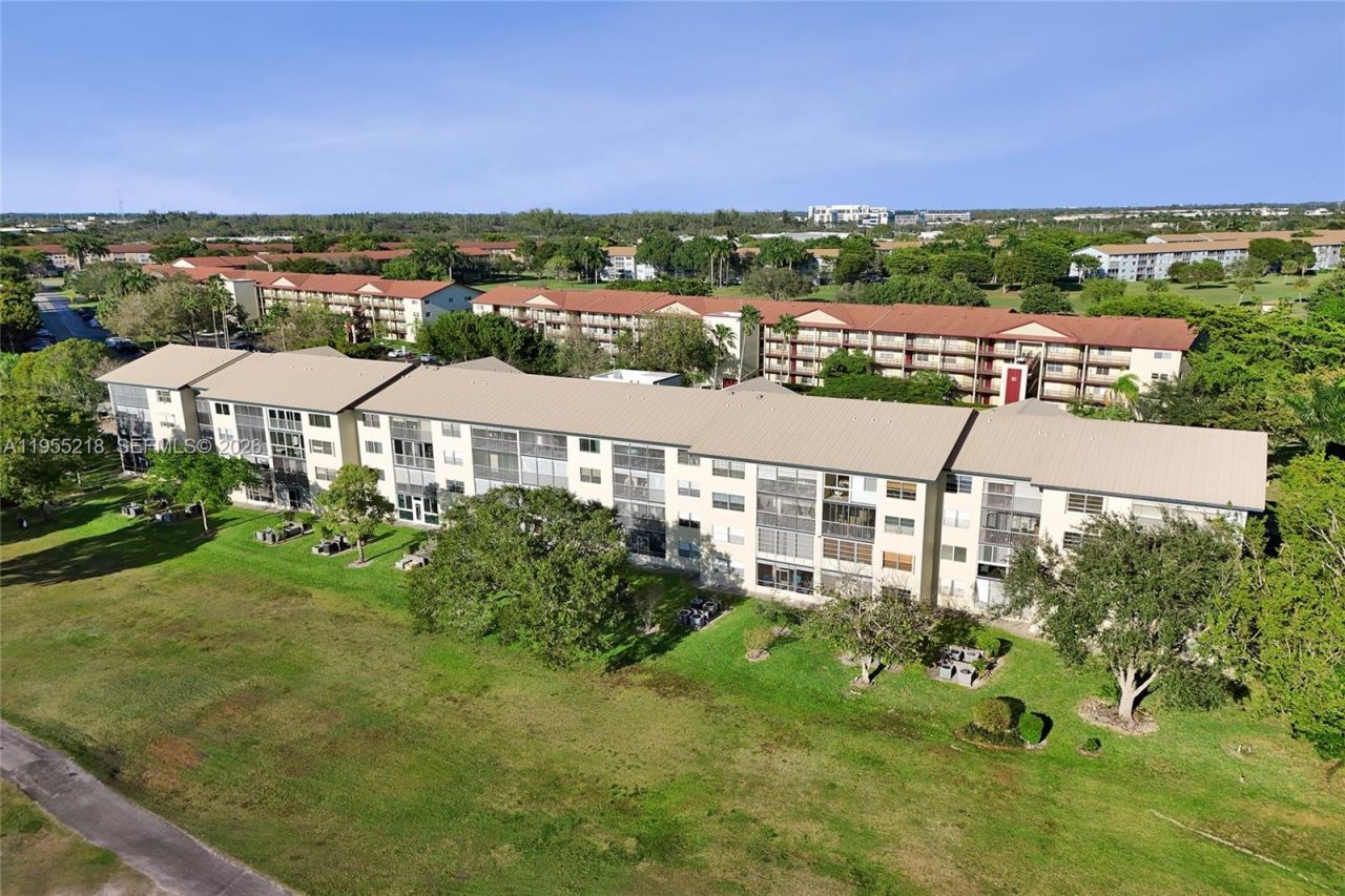 900 SW 128th Ave, Unit 103D, Pembroke Pines, FL 33027 Photo