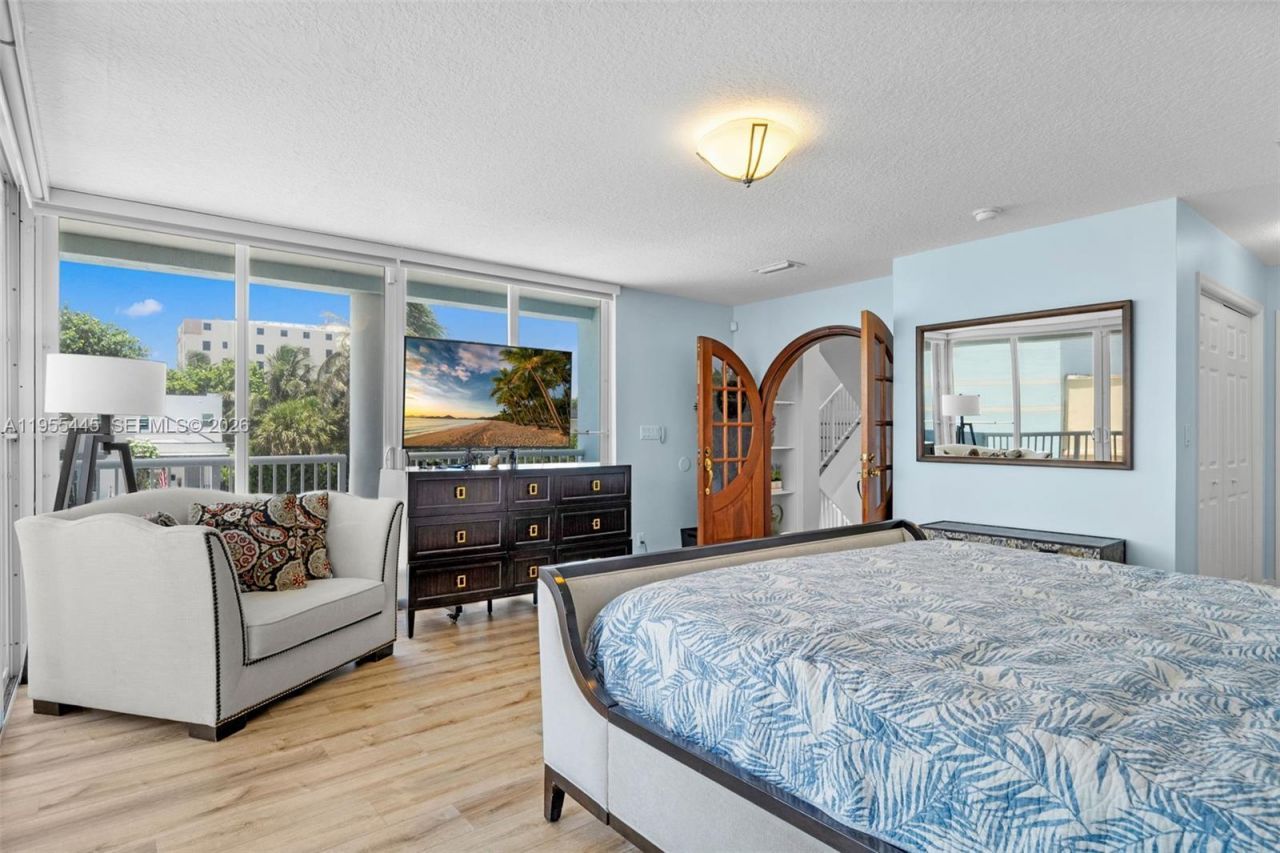 311 N Surf Rd, Hollywood, FL 33019 Photo