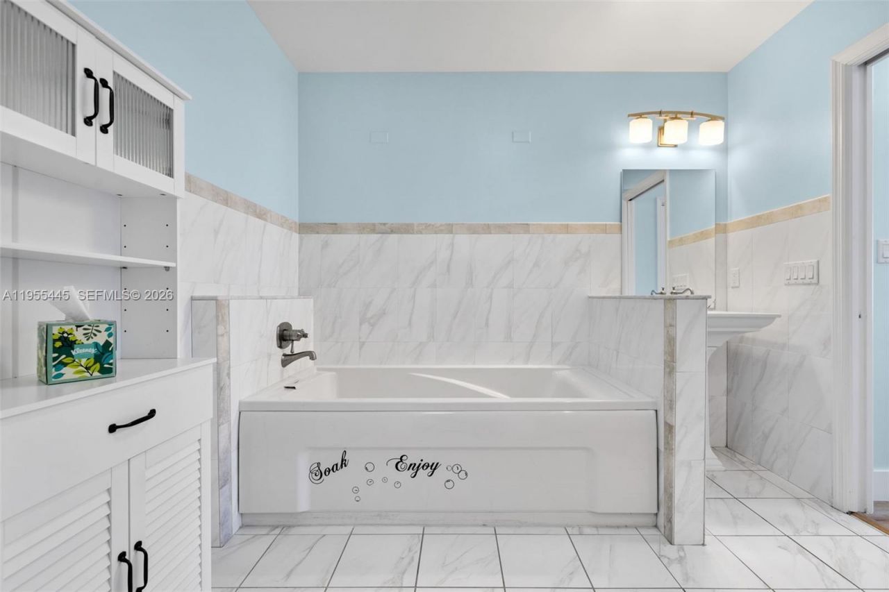 311 N Surf Rd, Hollywood, FL 33019 Photo