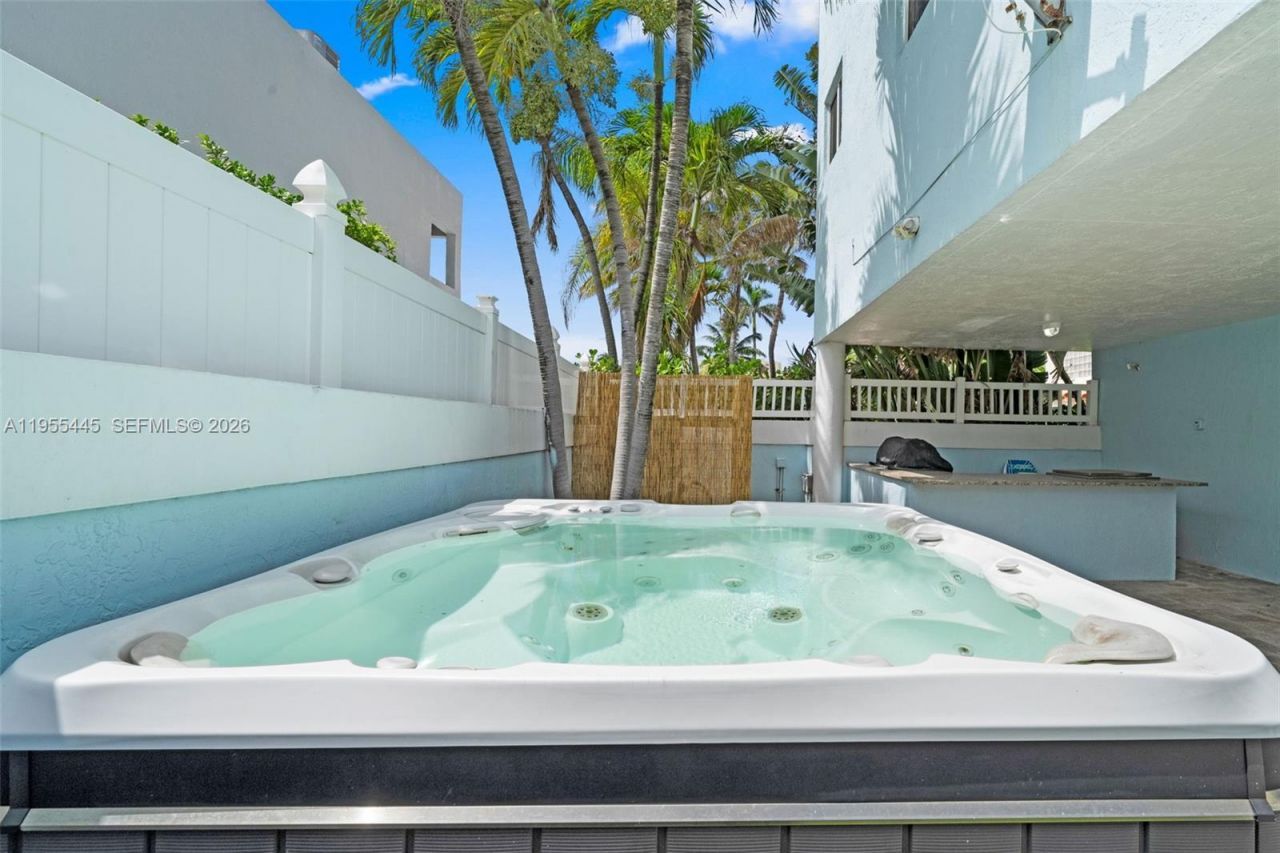 311 N Surf Rd, Hollywood, FL 33019 Photo