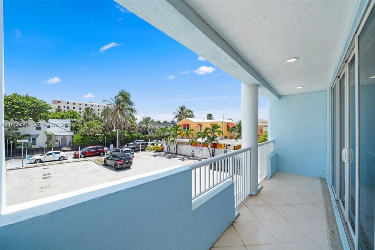 311 N Surf Rd, Hollywood, FL 33019 Photo