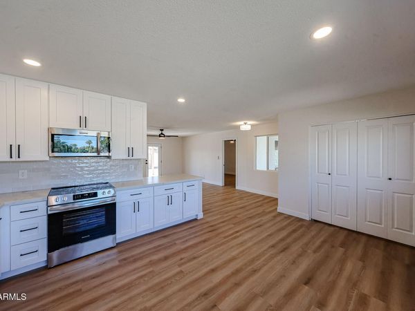 3337 W OCOTILLO Road, Phoenix, AZ 85017