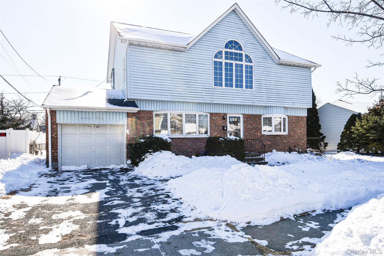 25 Westbury Avenue, Plainview, NY 11803 Main Photo