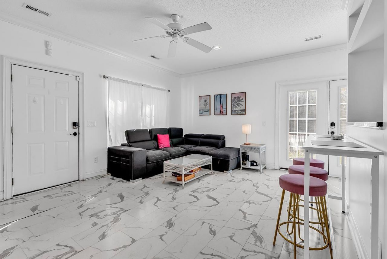 404 8th Ave. S Photo 4