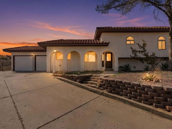 9669 Asbury Lane NW, Albuquerque, NM 87114