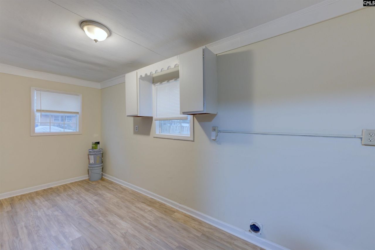 5525 Randall Avenue Photo 8