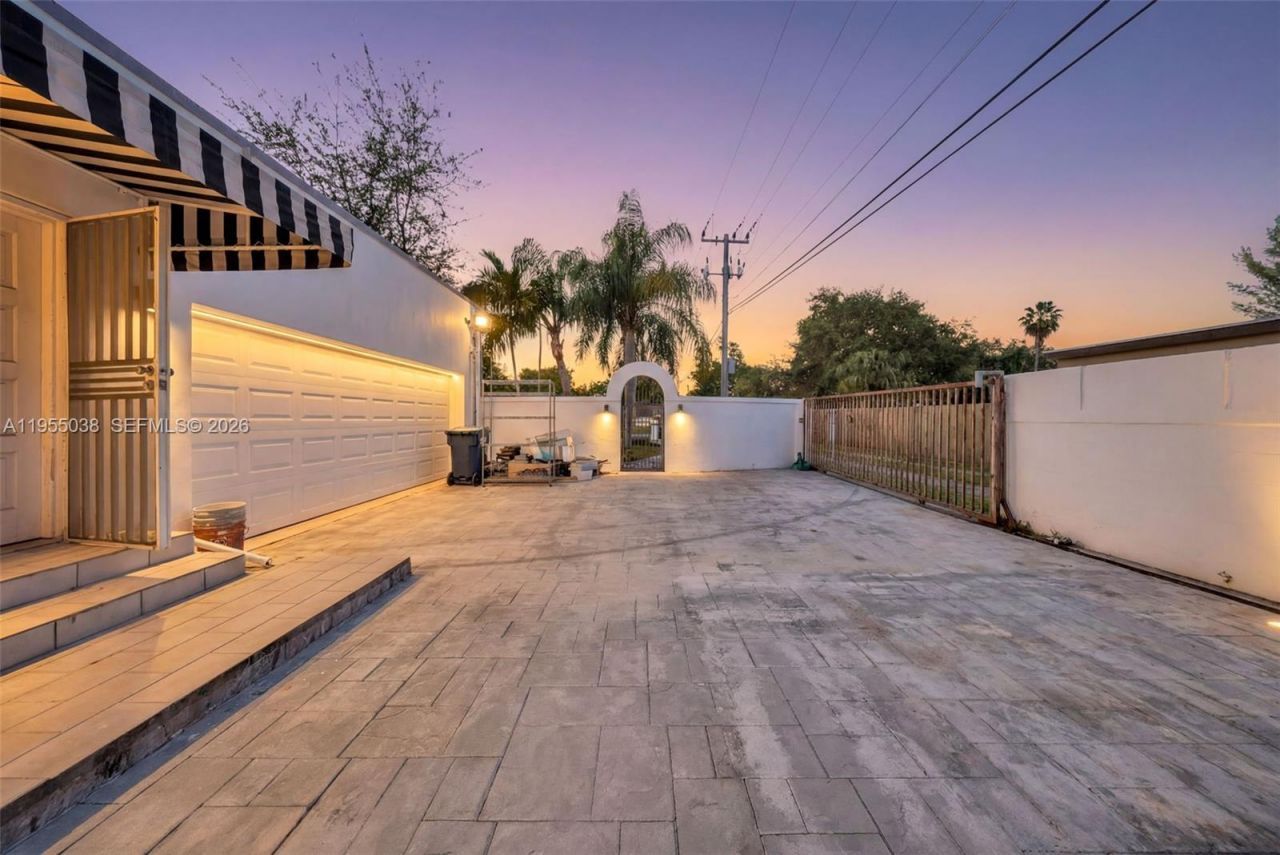 520 Morningside Dr, Miami Springs, FL 33166 Photo