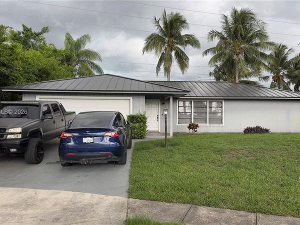 323 W Canterbury Dr W , Riviera Beach, FL 33407