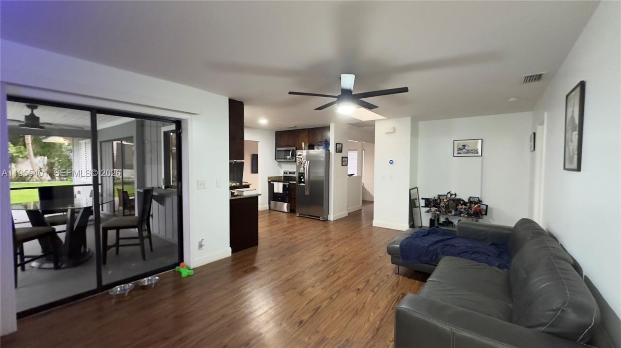 323 W Canterbury Dr W , Riviera Beach, FL 33407 Photo